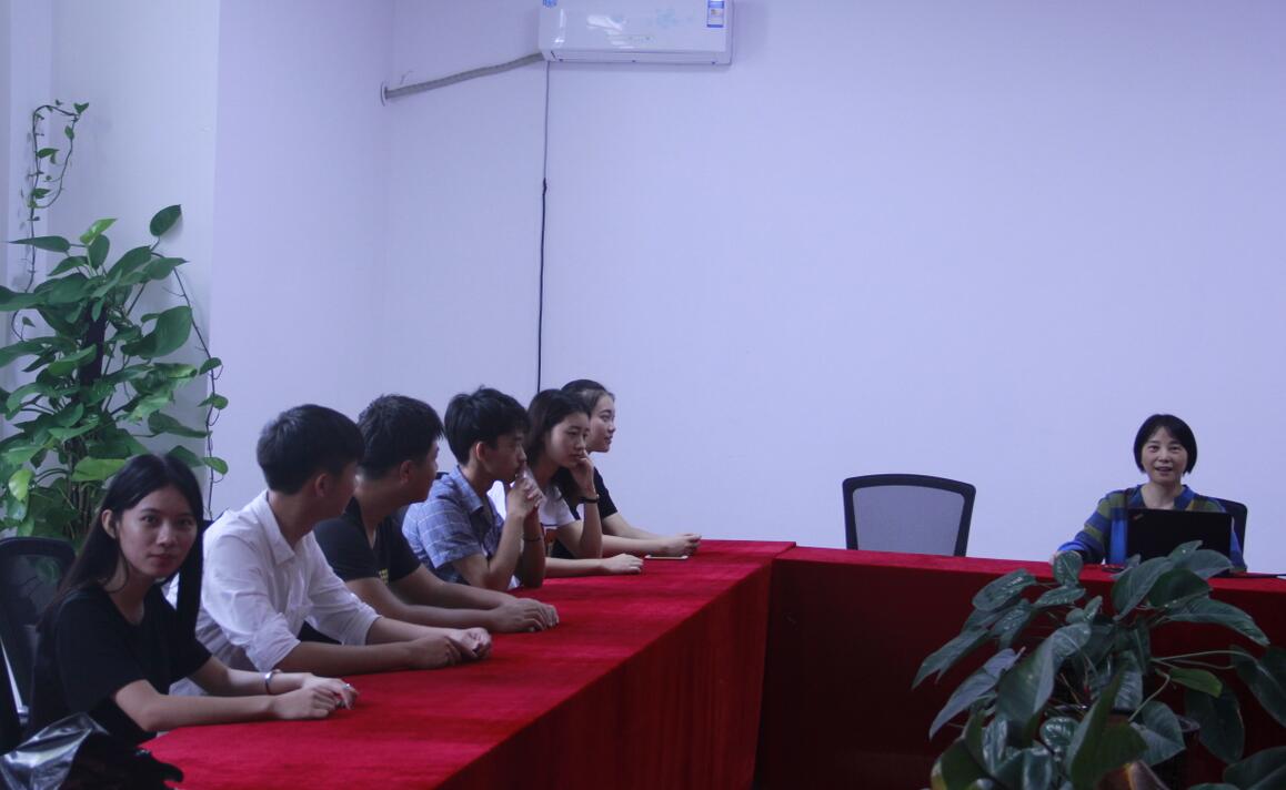 王飏老师做“托克维尔民主观”专题讲座