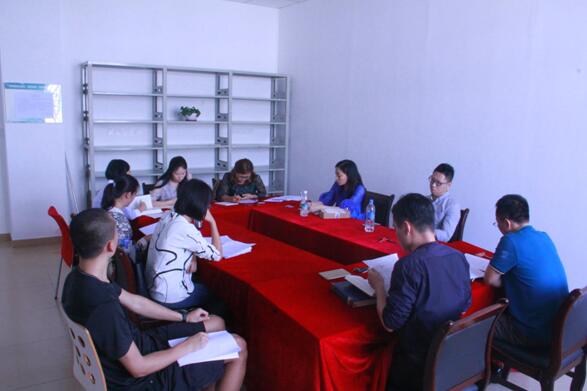 公司举行马克思主义经典读书会