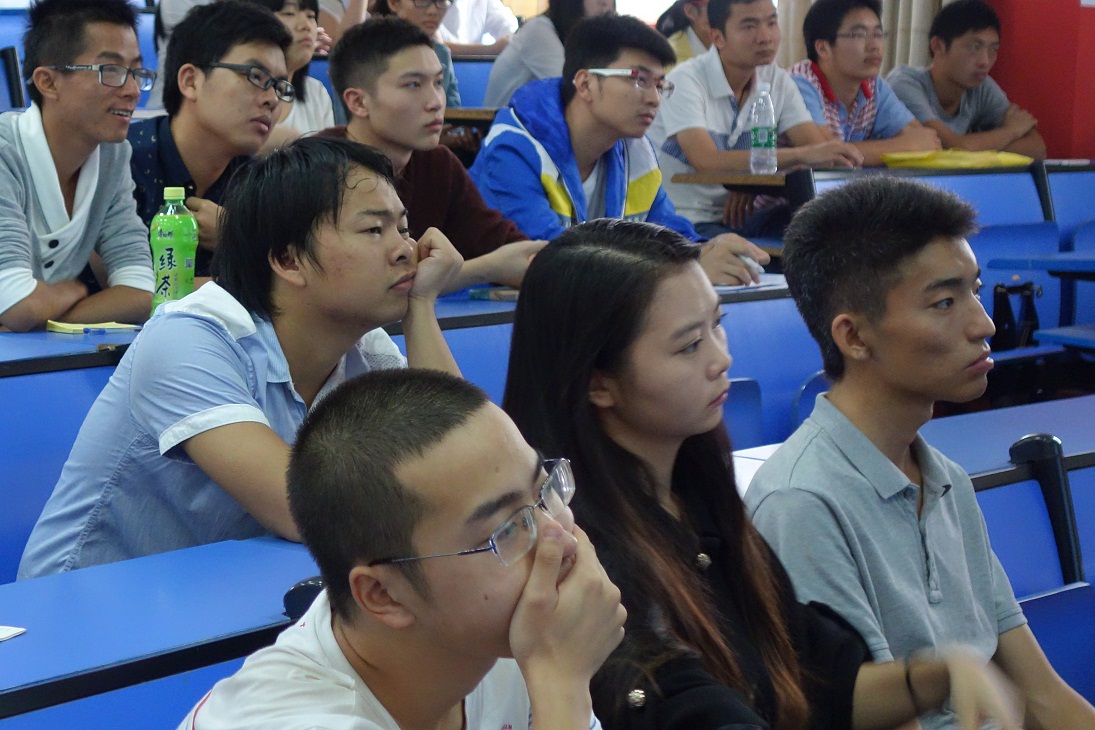公司王志强副经理为师生做《法治中国梦》专题讲座